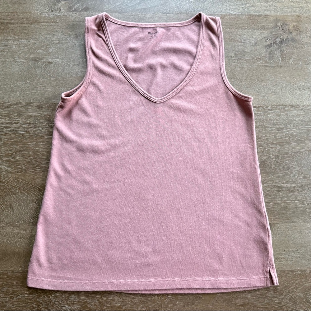 βοΈ Madewell | Bundle of 3 β’ V-Neck Tank Tops - Picture 7 of 13